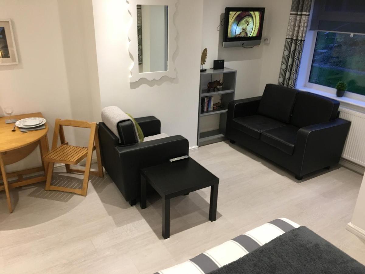 Appartamento Spacious Ground Floor Studio Flat - Easy Access To Stansted Airport, London And Cambridge Bishop's Stortford Esterno foto
