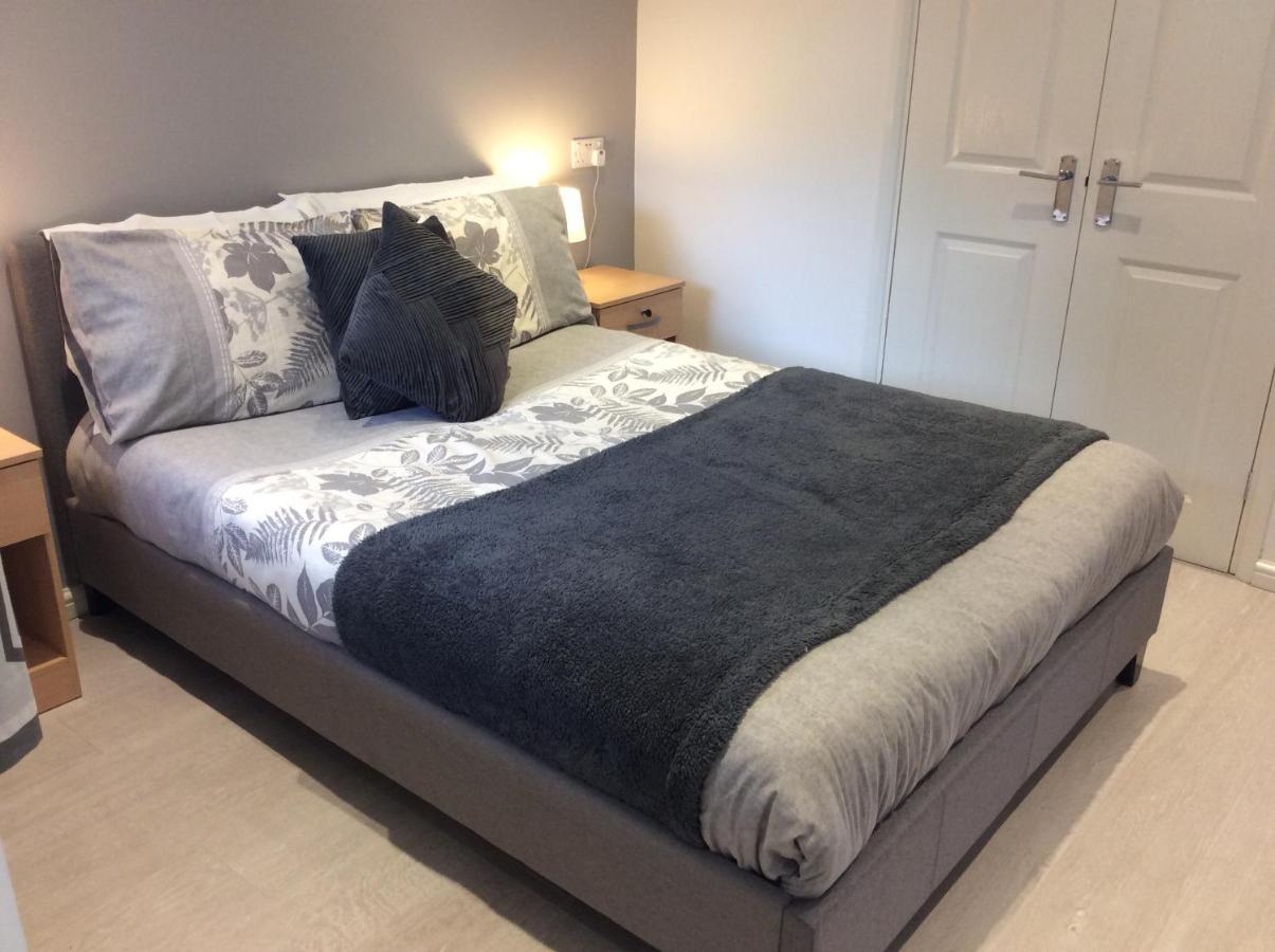 Appartamento Spacious Ground Floor Studio Flat - Easy Access To Stansted Airport, London And Cambridge Bishop's Stortford Esterno foto