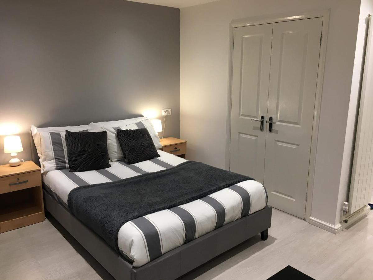 Appartamento Spacious Ground Floor Studio Flat - Easy Access To Stansted Airport, London And Cambridge Bishop's Stortford Esterno foto