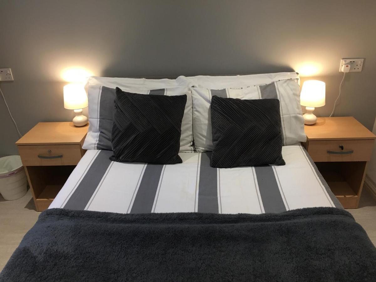 Appartamento Spacious Ground Floor Studio Flat - Easy Access To Stansted Airport, London And Cambridge Bishop's Stortford Esterno foto