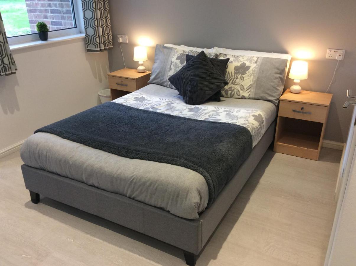 Appartamento Spacious Ground Floor Studio Flat - Easy Access To Stansted Airport, London And Cambridge Bishop's Stortford Esterno foto