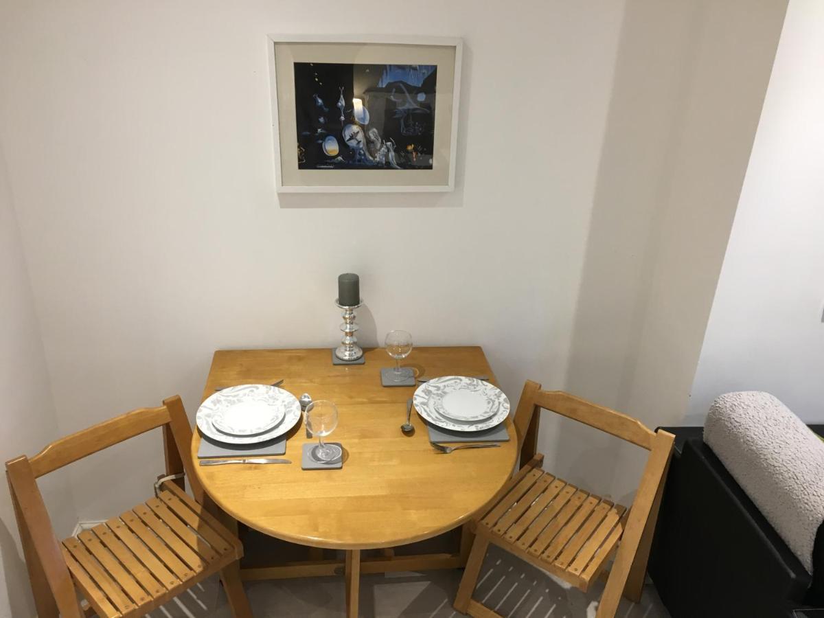 Appartamento Spacious Ground Floor Studio Flat - Easy Access To Stansted Airport, London And Cambridge Bishop's Stortford Esterno foto