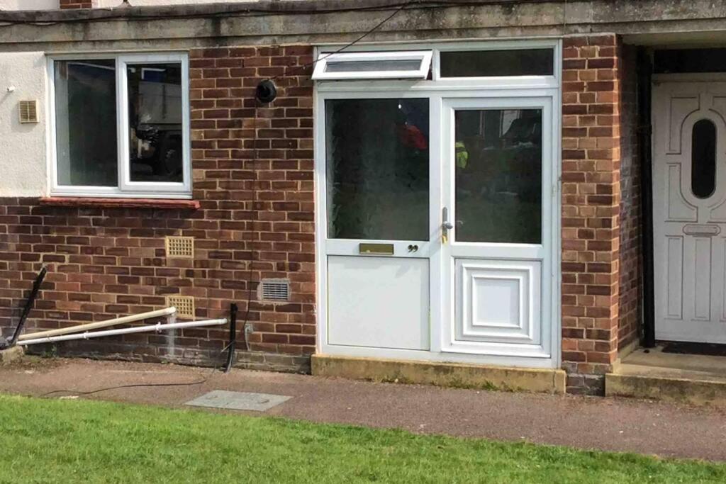 Appartamento Spacious Ground Floor Studio Flat - Easy Access To Stansted Airport, London And Cambridge Bishop's Stortford Esterno foto