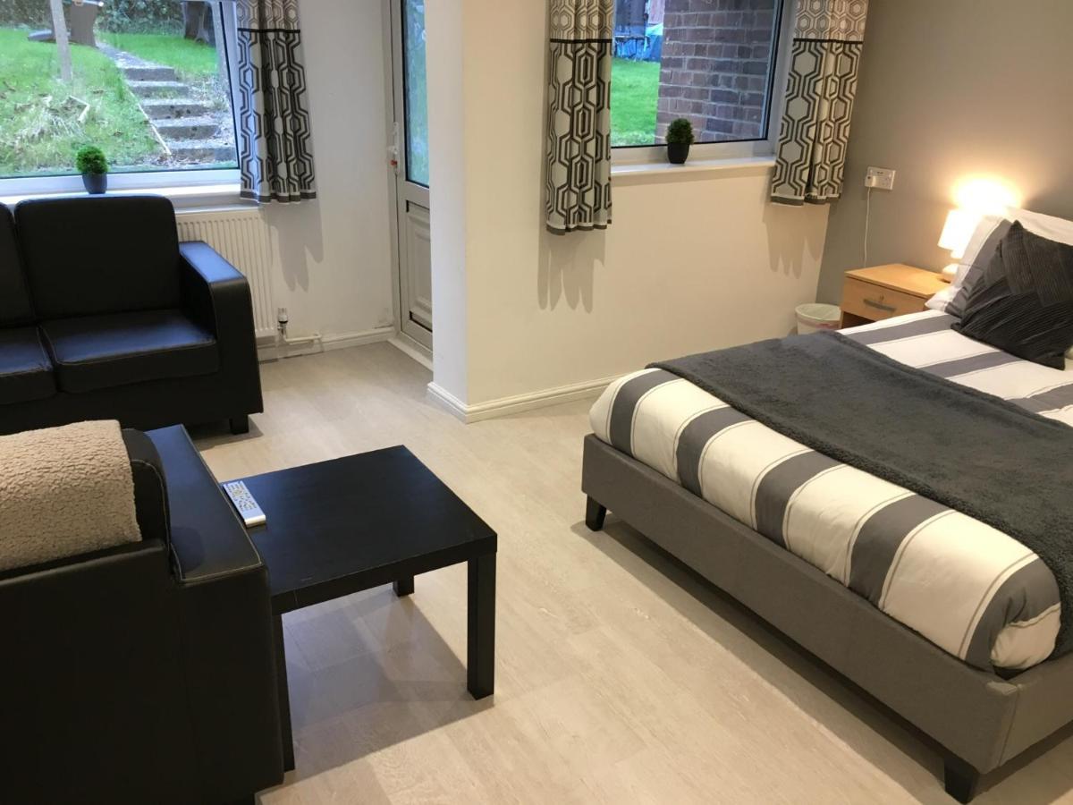 Appartamento Spacious Ground Floor Studio Flat - Easy Access To Stansted Airport, London And Cambridge Bishop's Stortford Esterno foto