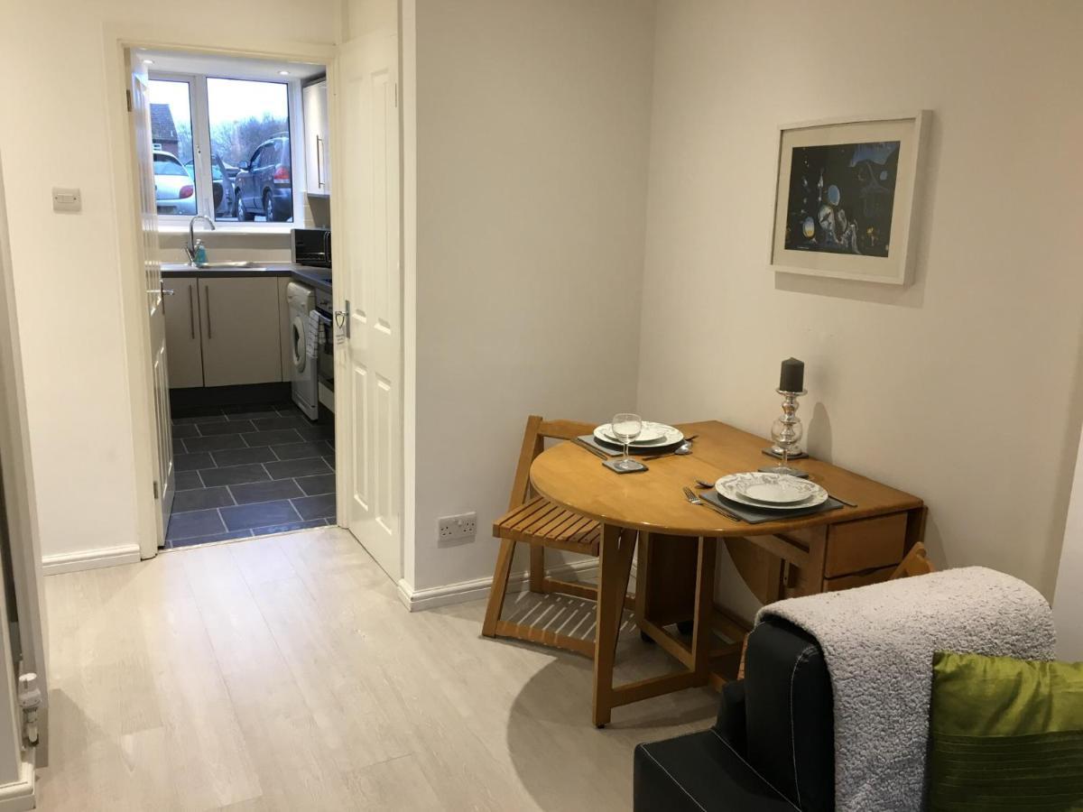 Appartamento Spacious Ground Floor Studio Flat - Easy Access To Stansted Airport, London And Cambridge Bishop's Stortford Esterno foto