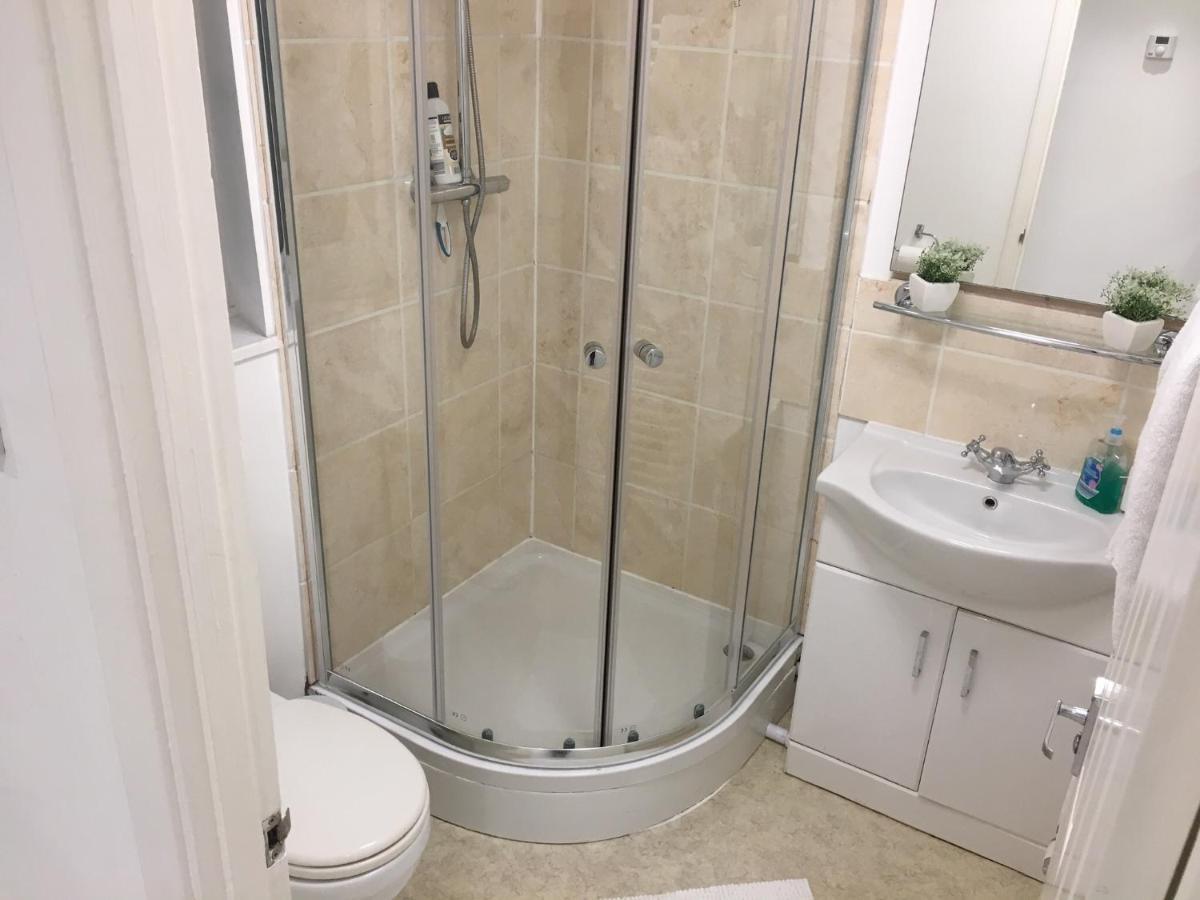 Appartamento Spacious Ground Floor Studio Flat - Easy Access To Stansted Airport, London And Cambridge Bishop's Stortford Esterno foto