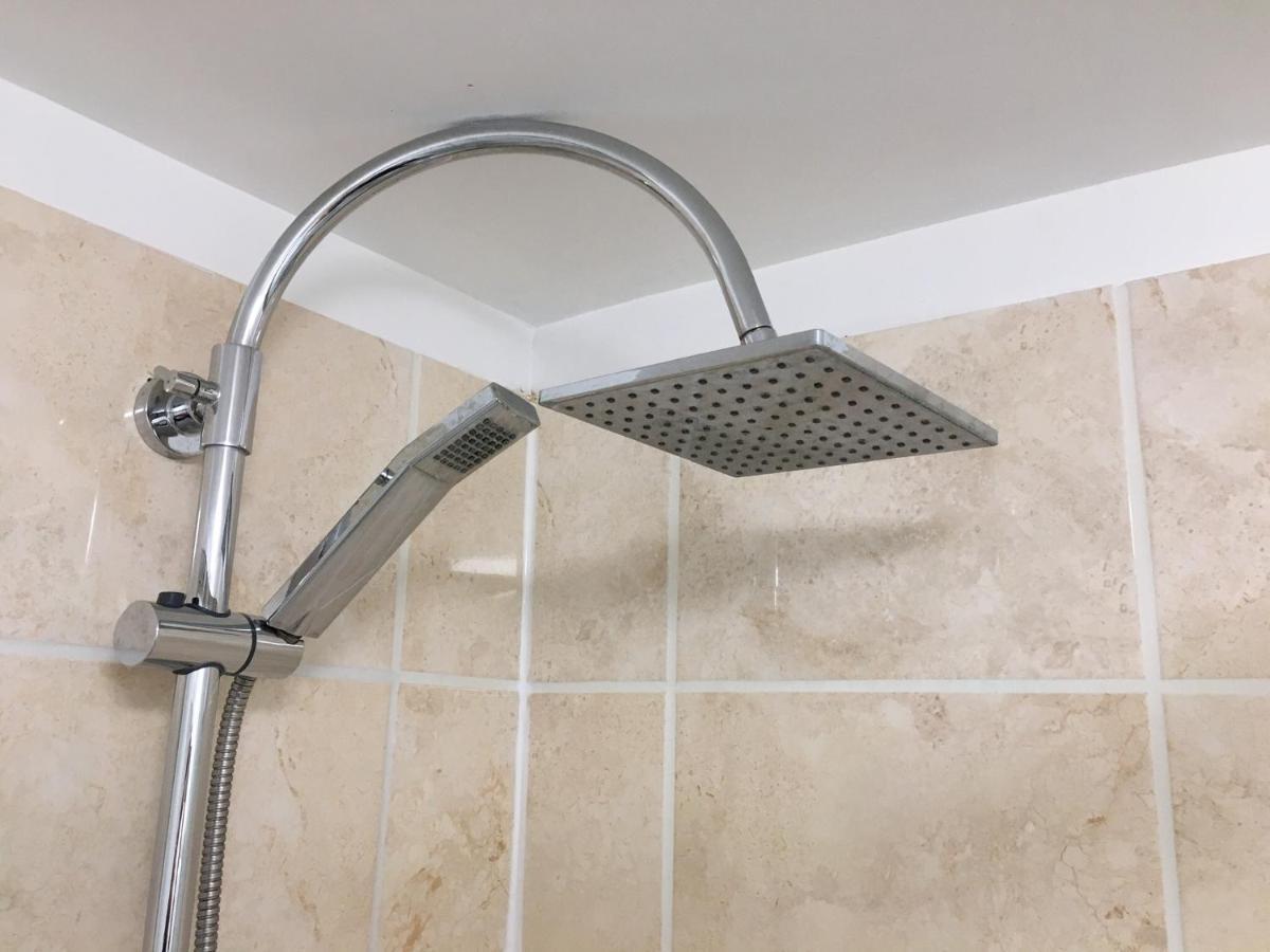 Appartamento Spacious Ground Floor Studio Flat - Easy Access To Stansted Airport, London And Cambridge Bishop's Stortford Esterno foto